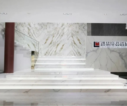 仿古賽道第一潮牌，路易摩登瓷磚憑什么在陶瓷行業(yè)內卷中突圍？