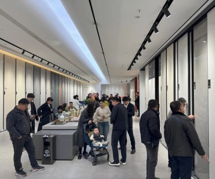 獅王瓷磚“云脈覺醒”發布會：共繪新藍圖 共贏2025！