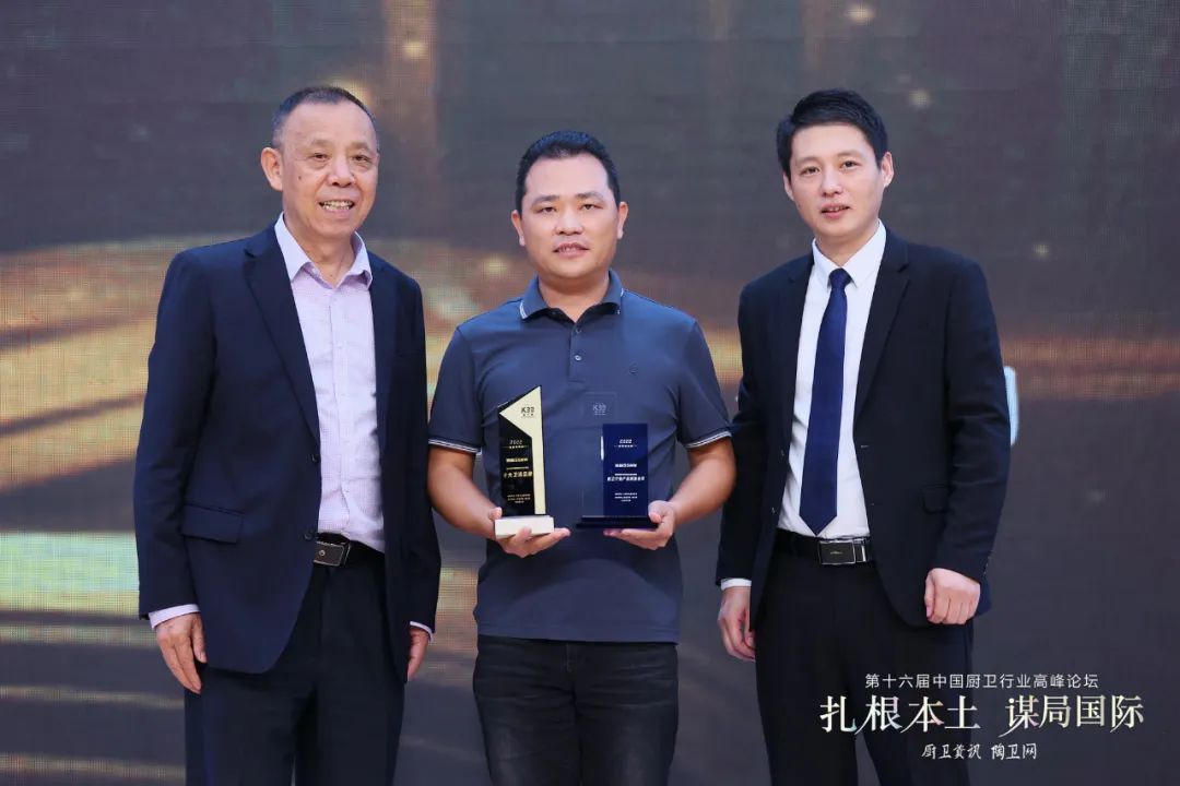 品牌向上！ 浪鯨衛(wèi)浴榮獲十大衛(wèi)浴品牌等三項大獎.jpg